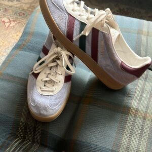 Classic Adidas Sneakers Gazelle.